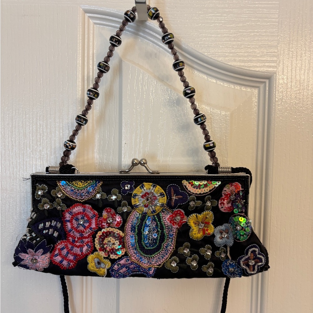Le Régale Embroidered Floral Beaded Clutch with Beaded Strap & Clasp Close - Picture 3 of 8